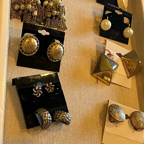 Lot of 13 pairs of Vintage clip-on Earrings - Picture 8 of 10